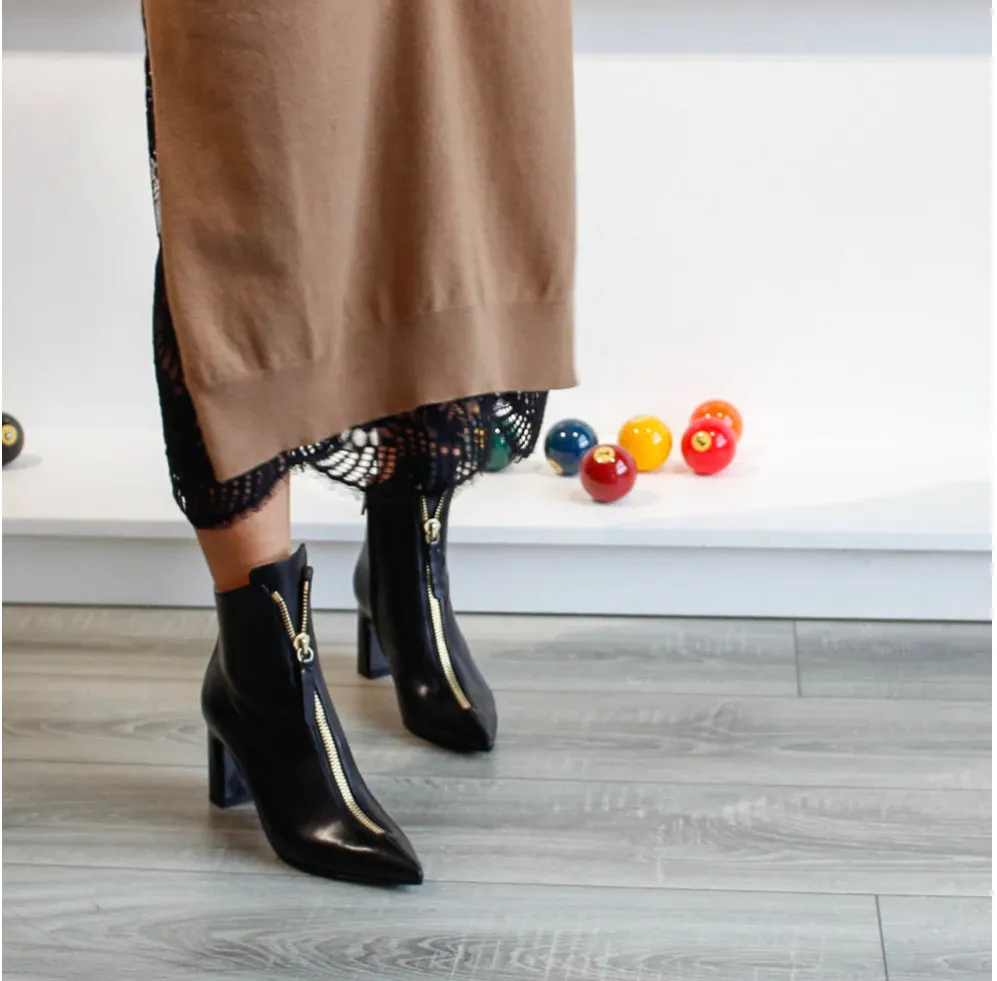 Glamorous Black ankle boots with gold zipper front